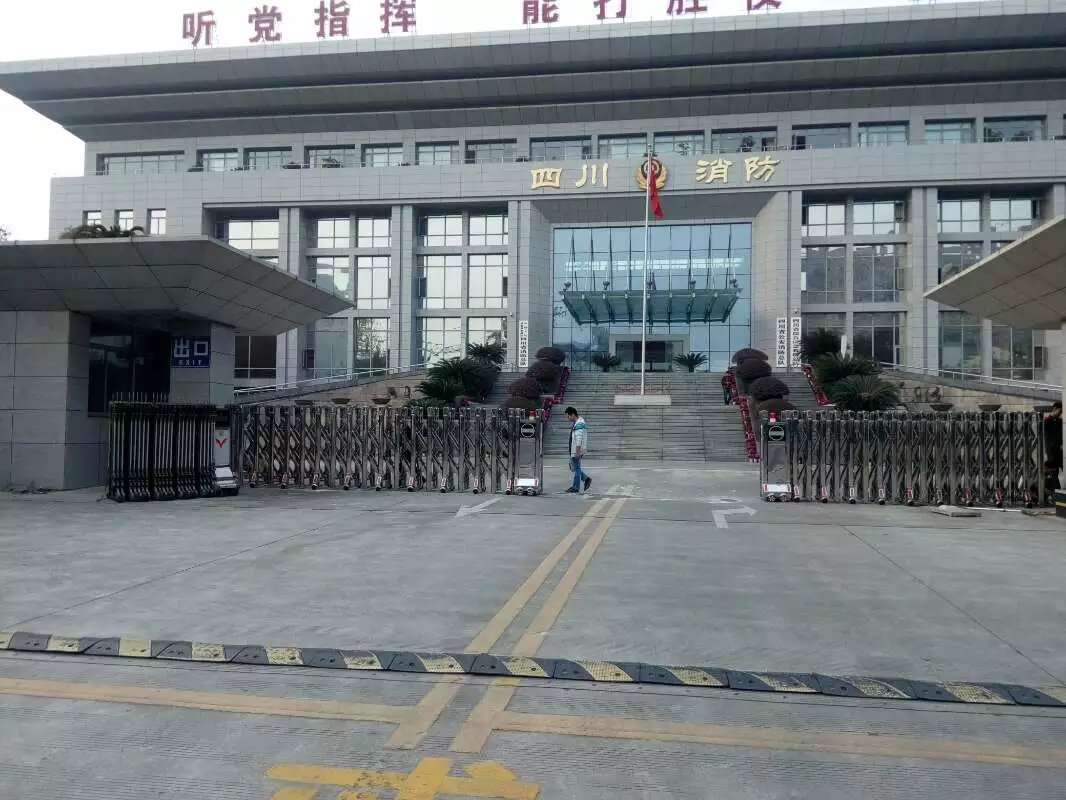 寻乌县寻乌县四川消防总队伸缩门